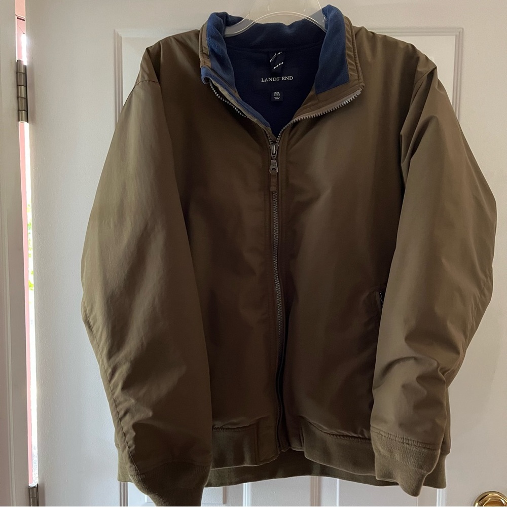 Like new mens Lands’ End squall jacket XXL